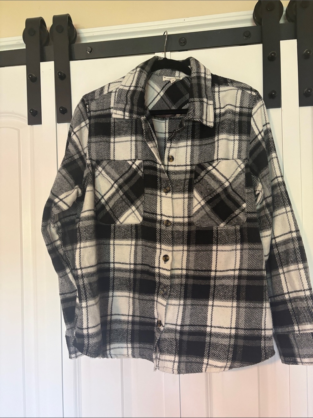 Black & White Plaid Button-Up Shirt Jackey